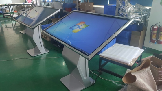 CE FCC LED 43 inç Reklam Kiosku Ekranı Etkileşimli Dokunmatik Dijital İşaret Pencere Sistemi İş Reklamı