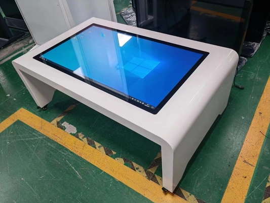 CE 6 Noktası LED Kiosk Ekranı İşletme Reklamı İçin 60HZ Etkileşimli Dijital İşaret