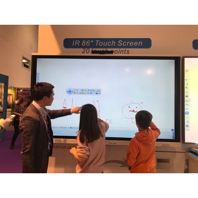 Etkileşimli dokunmatik ekran monitörünün gücünü deneyin 2mm doğruluk 15W * 2 veya 20W * 2 Hoparlörler ve Kablosuz Ekran Projeksiyonu