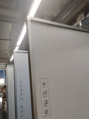 Fabrika Doğrudan Seramik veya Parlak Plastik Yüzey IR 20 Dokunma Noktası Etkileşimli Whiteiboard Akıllı Dokunma Paneli Hızlı ve Kolay Navigasyon İçin Her Yanında 22 Pcs Hızlı Tuşları ile Okul Eğitimi Beyaz Tahta