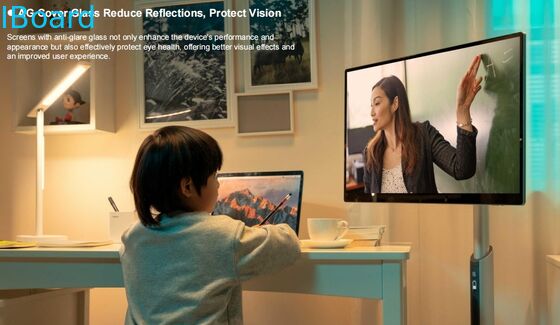 32 inçlik kablosuz etkileşimli beyaz tahta, yerleşik kamera ve taşınabilir akıllı ekranlı televizyon